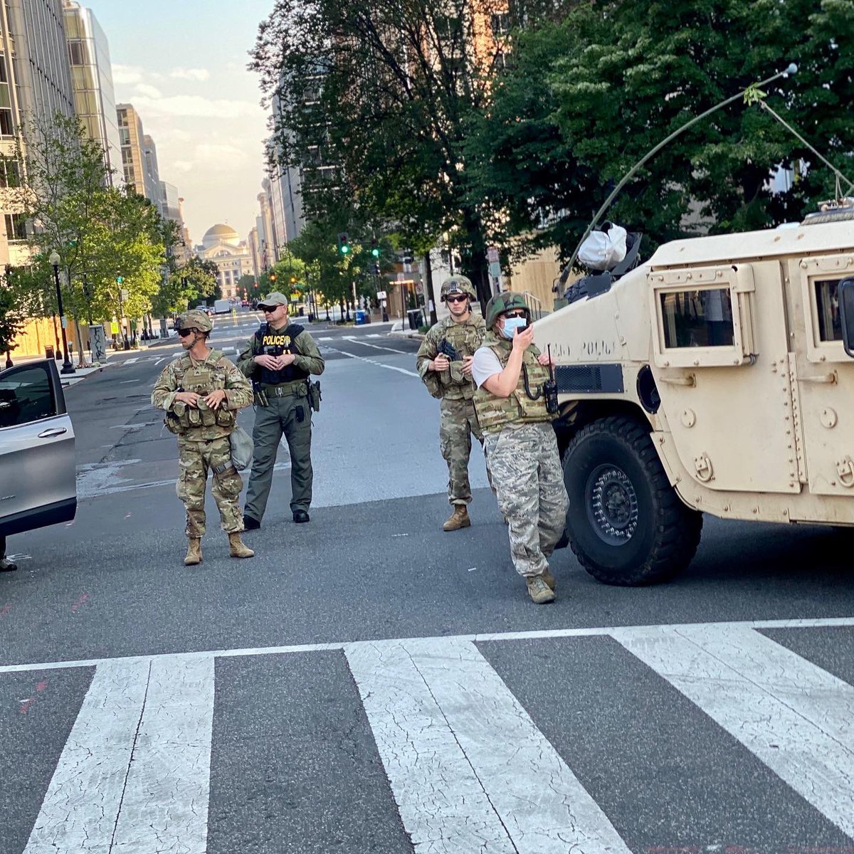 #WashingtonDC was swarmed with law enforcement and military personnel with entire city blocks cordoned off. Loud military helicopters circled the city. Federal agencies were deployed. https://www.hrw.org/news/2020/06/05/us-stop-using-untrained-abusive-agencies-protests