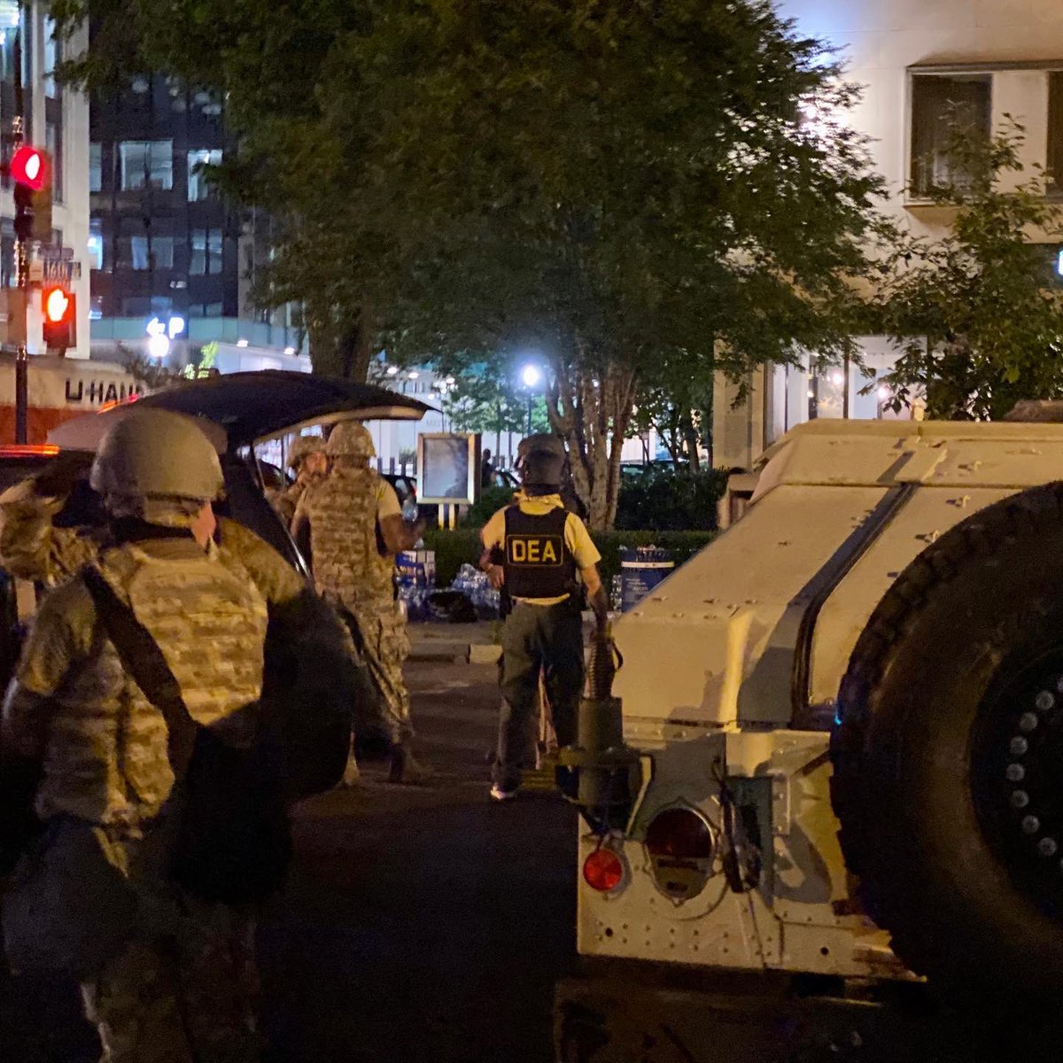  #WashingtonDC was swarmed with law enforcement and military personnel with entire city blocks cordoned off. Loud military helicopters circled the city. Federal agencies were deployed. https://www.hrw.org/news/2020/06/05/us-stop-using-untrained-abusive-agencies-protests