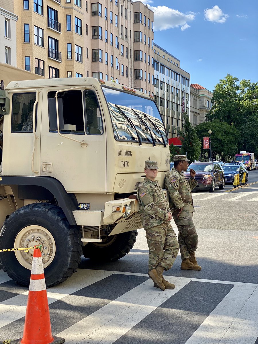  #WashingtonDC was swarmed with law enforcement and military personnel with entire city blocks cordoned off. Loud military helicopters circled the city. Federal agencies were deployed. https://www.hrw.org/news/2020/06/05/us-stop-using-untrained-abusive-agencies-protests