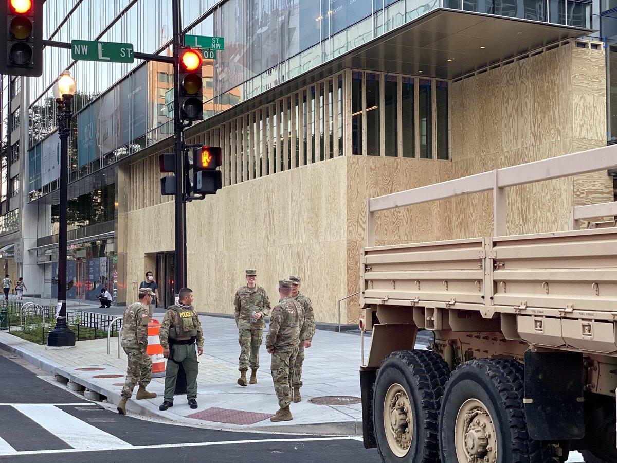  #WashingtonDC was swarmed with law enforcement and military personnel with entire city blocks cordoned off. Loud military helicopters circled the city. Federal agencies were deployed. https://www.hrw.org/news/2020/06/05/us-stop-using-untrained-abusive-agencies-protests