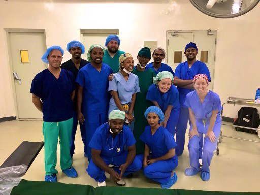 Next in our  #MeetOurResearchResidents series: third year  @UCSFSurgery research resident Nichole Starr, MD, MPH ( @NicholeStarr5). See thread to learn more about Dr. Starr's research interests and clinical interests.