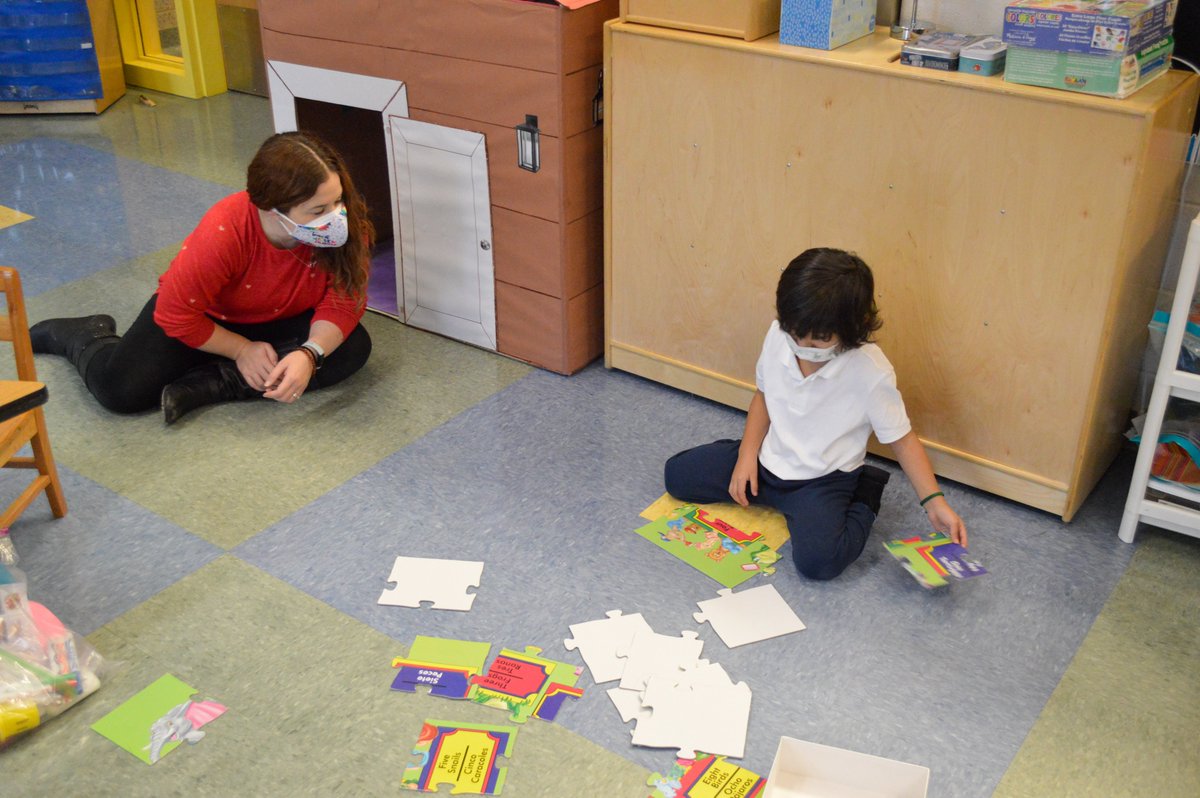 ChiPubSchools's tweet photo. Welcome back to the pre-k students at @LockeSchool! 👋 https://t.co/BMuMATamTl