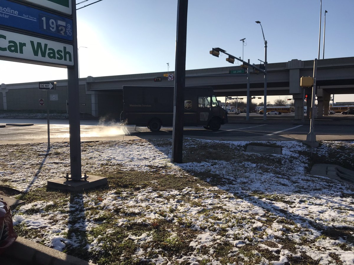 <a href="/7875Ups/">7875_Southlake_UPS</a> Solid performance on the Intersection audit this AM - smooth and steady today keep the space all around your vehicle- Extra following distance with the weather challenges. <a href="/LyndseySilvis/">lyndsey silvis</a> @chspaztell @RRWestOps <a href="/7875Ups/">7875_Southlake_UPS</a>