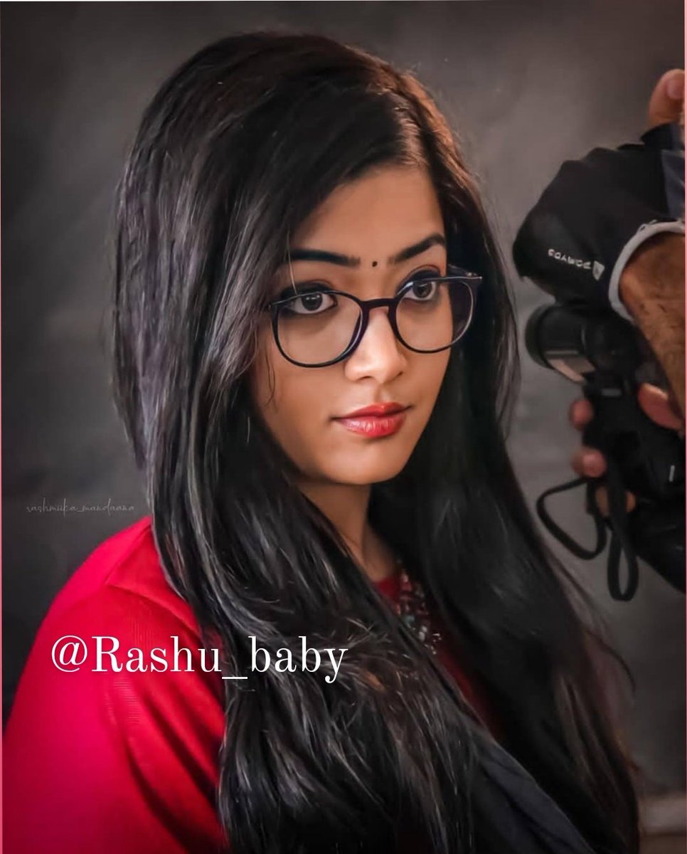 Rashu_baby's tweet photo. This reaction : Huhhh ....😅
Good night Sweetheart @iamRashmika ....
Sweet dreams ♥️😊🙈💕✨ 
@iamRashmika 
#RashmikaMandanna https://t.co/bvttK915wu