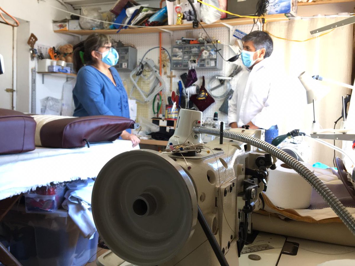 MDSValparaiso's tweet photo. ✅Conocimos a Catherine emprendedora @FOSIS_Valpo quien nos mostró su taller de tapiz y costuras ademas de las herramientas obtenidas en su proyecto, le explicamos a Catherine como postular al #BonoCOVID y que puede hacerlo📲 https://t.co/dcVobxSK9P hasta el 18 de enero👏 https://t.co/sdcGy45Fyg