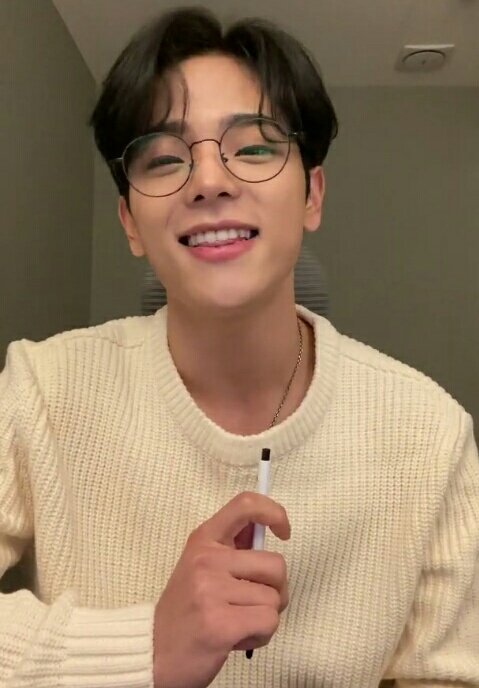 wootie_kim's tweet photo. @woooojinn 
now I am calm to see that you have returned to your world and many have supported you back, sorry if now I am rarely active here, but for sure I will always be there for you and will always support you, hopefully be more successful &amp; keep smiling for everyone
@10x_ent https://t.co/4WAb3RK7Yl