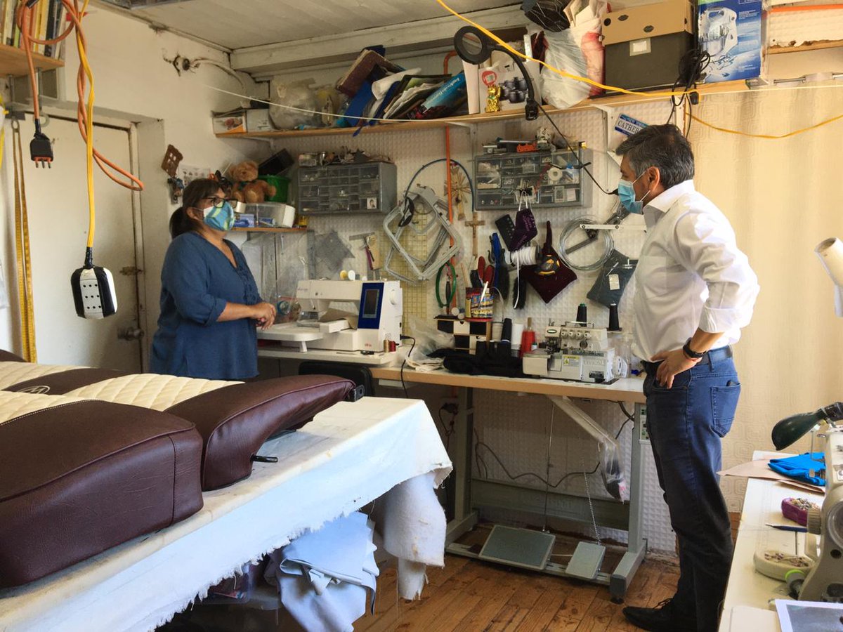 MDSValparaiso's tweet photo. ✅Conocimos a Catherine emprendedora @FOSIS_Valpo quien nos mostró su taller de tapiz y costuras ademas de las herramientas obtenidas en su proyecto, le explicamos a Catherine como postular al #BonoCOVID y que puede hacerlo📲 https://t.co/dcVobxSK9P hasta el 18 de enero👏 https://t.co/sdcGy45Fyg