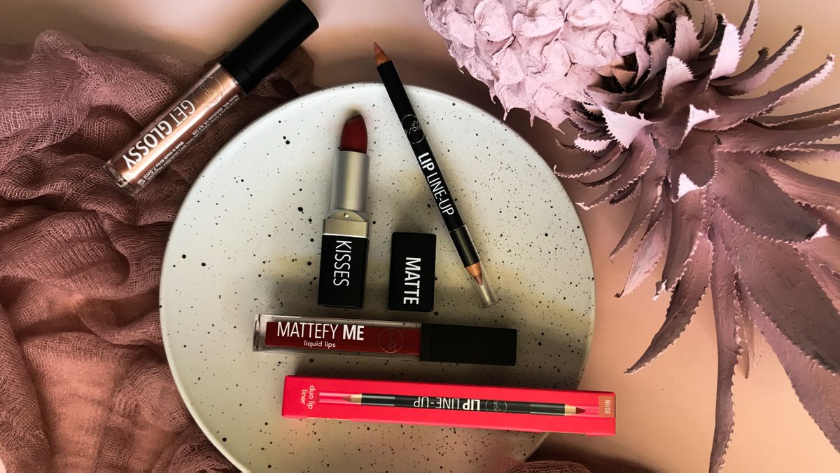 SorbetGroup's tweet photo. Life is short. Buy the makeup!
#GetThatFeeling #Sorbet #SorbetGroup #SorbetSalon #MondayMotivation https://t.co/LtZyrlLH9i