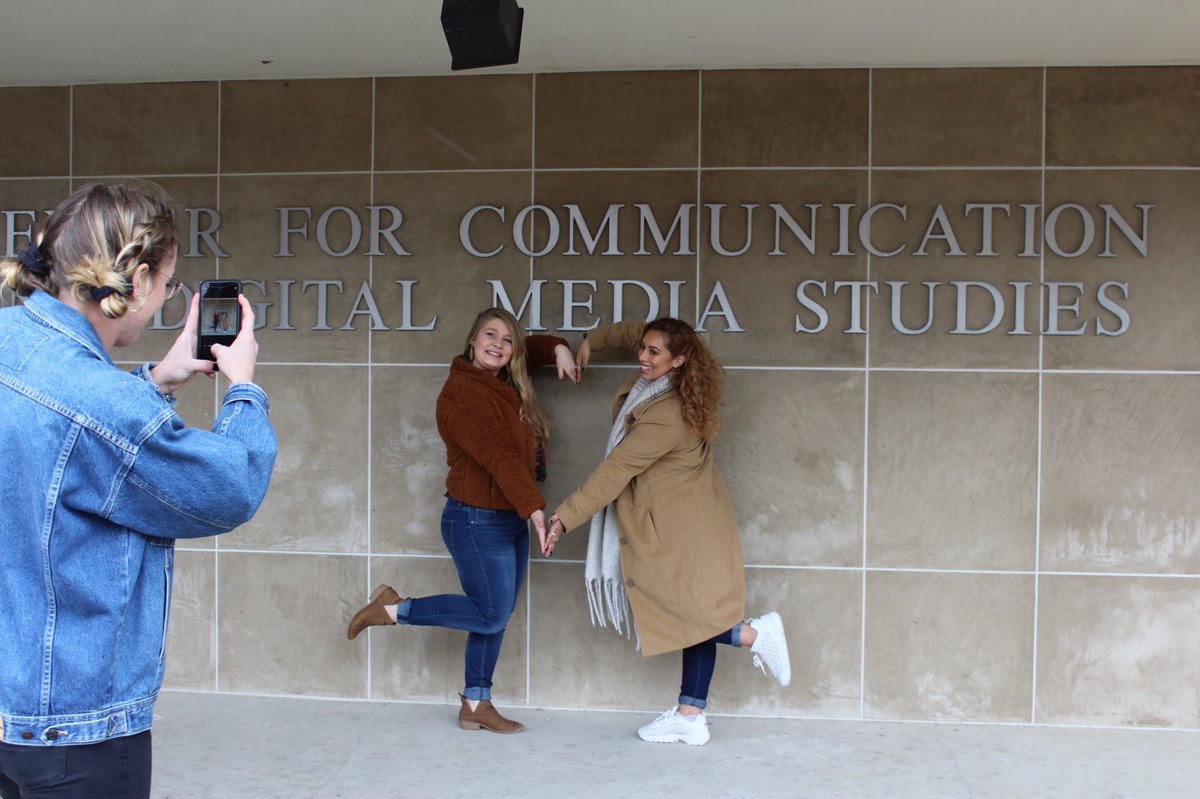 ONU_CommDept's tweet photo. We’re so excited to see your smiling faces walking through the door to our building next week! And of course, the selfies and photo shoots on our “porch.”
*photo taken prior to COVID-19 https://t.co/DNe8Fy0oxS