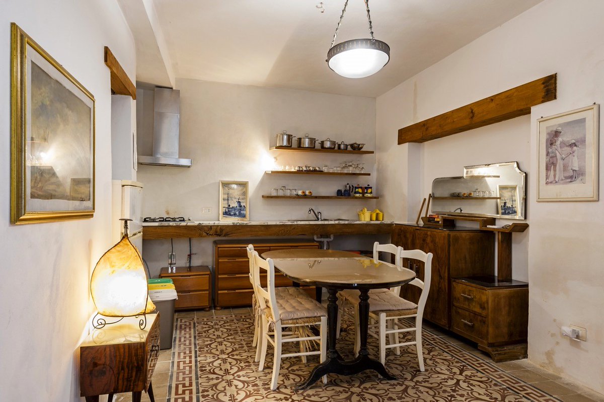 italymagpropert's tweet photo. Sicily dreaming.. Near the Temple of Apollo, there are two residential units for sale for the curious buyer. The property is spread over an area of 310 square meters, and has been renovated to highlight the historical features of the time. https://t.co/MBPHD3Myb0 https://t.co/3OBoAUOYoe
