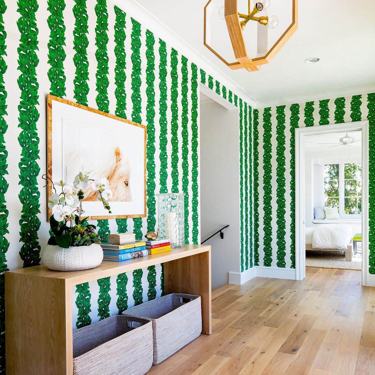 CustomRobert's tweet image. The sweetest entryway you ever did see!💚🐴 • Built by Robert Elliott Custom Homes • Interior by Lindley Arthur Interiors • Architecture by Brent Slocum