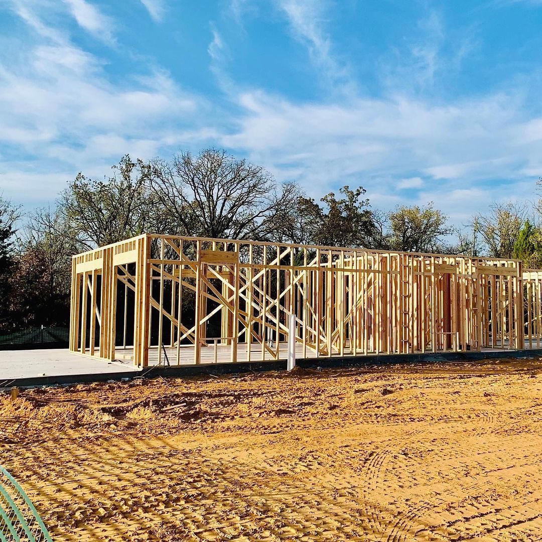 CustomRobert's tweet image. Robert Elliott Custom Homes is here to make all your lake home dreams come true! Coming soon are two new Custom Spec Lake Homes on Henderson Bay. Additionally, we offer light-filled Contemporary Cottages, Porch Homes and Harbor Front Townhomes. Ready to get started? 214- 762-3476