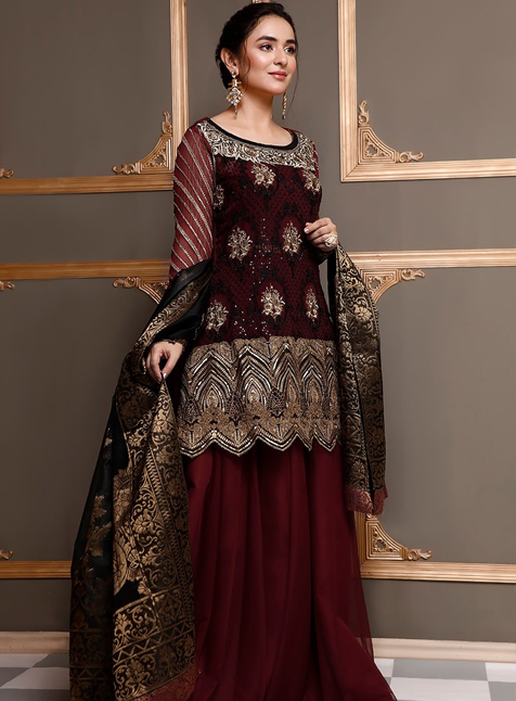 obpakistan's tweet photo. ⭕FLAT 20% OFF⭕

They very charming #Yumnazaidi dons the hot favorite “Riwayat” from  unstitched Wedding Festive collection of #ZainabChottani 
Shop Now: https://t.co/sHS2sadS22

For more details, kindly inbox or call/whatsapp us at: https://t.co/TGXSni41eB https://t.co/v3PZekkknD