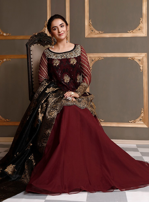 obpakistan's tweet photo. ⭕FLAT 20% OFF⭕

They very charming #Yumnazaidi dons the hot favorite “Riwayat” from  unstitched Wedding Festive collection of #ZainabChottani 
Shop Now: https://t.co/sHS2sadS22

For more details, kindly inbox or call/whatsapp us at: https://t.co/TGXSni41eB https://t.co/v3PZekkknD