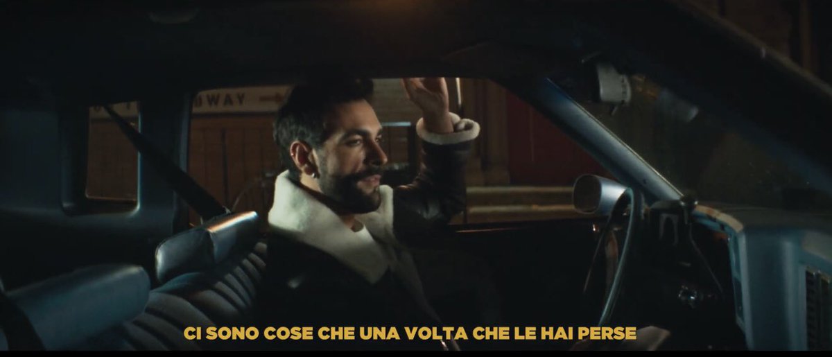 cuorelento's tweet photo. Mengoni nel                      Mengoni nel
video di             🤝                   video di 
Hola                              Venere e  Marte

#VenereEMarteOnVevo https://t.co/flSKEuOwLD