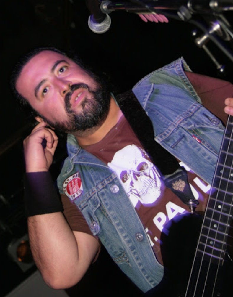 FilosofaRock1's tweet photo. #Efemérides #Filosofía #Rock
El 11/1/1974 nace #Micky #Huidos Miguel Ángel Huidobro Preciado, bajista y vocalista de @MolotovBanda.
Cuchanos VIE15hs x RadioCaput
Conduce @ElizabetVega7 junto a @andreamss86 y @Budijoly
Producción General @danyluna67 https://t.co/nTVchgvCk7