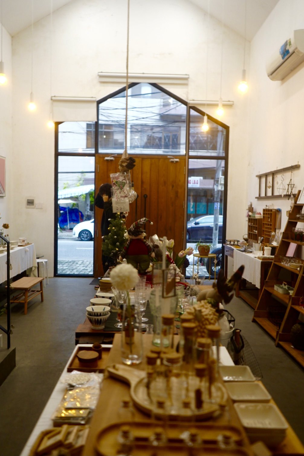 ノマドモデル Aya Media ダナンで可愛い雑貨屋さん見つけた 最近ダナン寒すぎてあったかいレモンティー家で飲むためにマグカップショッピング なんだかんだで一番の見どころはお客さん入ってくるの待ってるもふもふな犬2匹 Koya T Co