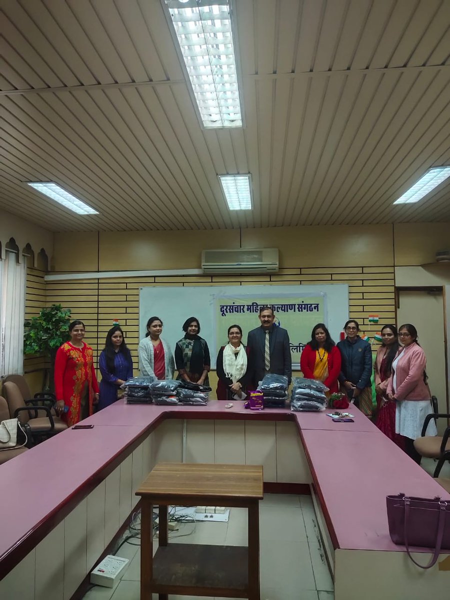 BSNL_RJ's tweet photo. संस्थान अध्यक्ष श्रीमती आरती गोविल ने बताया कि दूरसंचार महिला कल्याण संगठन अपनी सदस्य महिलाओं के हित में कार्य के साथ  समाज के वंचित वर्गों की समय-समय पर सहायता करके अपने सामाजिक दायित्व का निर्वहन करता है। इस अवसर पर समिति सचिव डॉ. संगीता सक्सेना व बॉडी मेंबर उपस्थित रहे।(2/2) https://t.co/jwXwpakZQe
