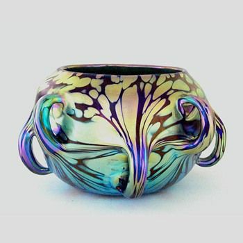 LadyCecilyNevil's tweet photo. @Seishonagon3 @BitchHeiress @LadyVinters @katefitz1952 @MuseumSharon Loetz Witwe Jugendstil Glass Objets d'art Month Day 11 https://t.co/CSvKpjvJua
