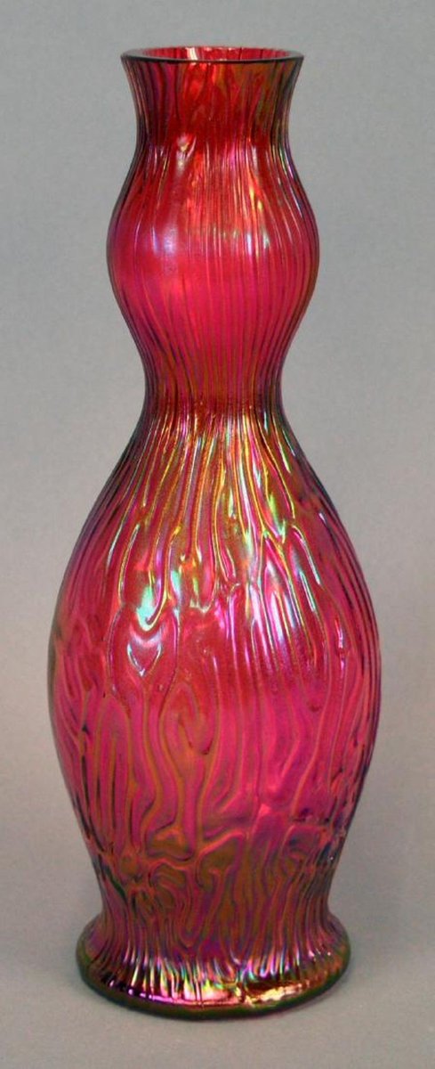 LadyCecilyNevil's tweet photo. @Seishonagon3 @BitchHeiress @LadyVinters @katefitz1952 @MuseumSharon Loetz Witwe Jugendstil Glass Objets d'art Month Day 11 https://t.co/CSvKpjvJua