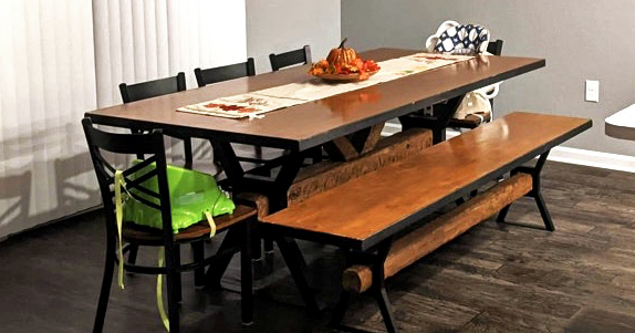 hardwoodlumber1's tweet image. Samantha from Illinois installed our Knotty Pine Wide Plank (Face Grain) as their new table top and bench. A perfect addition for the whole family to enjoy. 

For more table top ideas, visit hardwood-lumber.com

#tabletop #diningtable #hardwoodtable