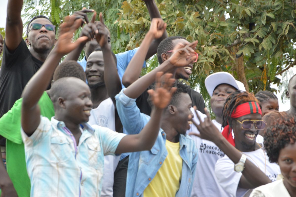 TIDESouthSudan's tweet photo. Meet our #Kifaya project team, We were not born as violent people, we learnt 2 act violently 4rm e societies we grew in but when we celebrate together despite our differences we will coexist peacefully. The idea was supported by @intertwilight. #PeaceJam18 #SSOT https://t.co/AOZENlp33T