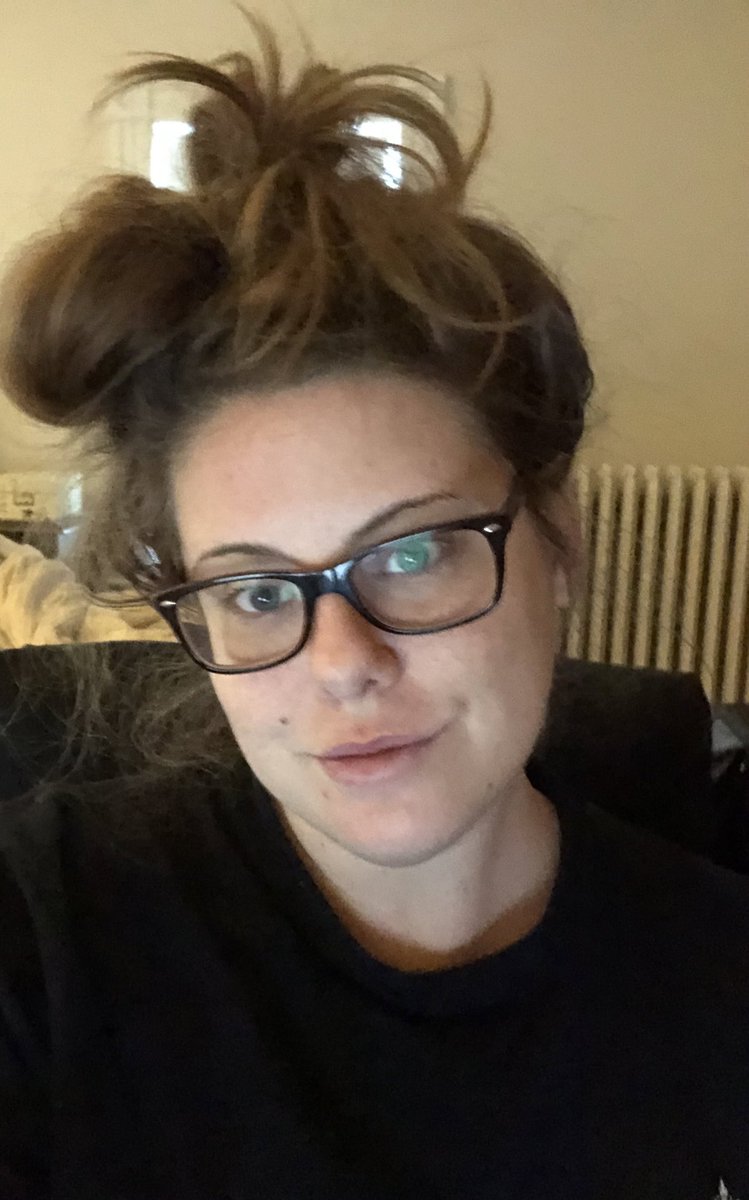 AlisunJane's tweet photo. It’s just another Monday but apparently it’s also a good hair day 💁🏻♀️ #MotivationMonday #MondayMorning #didthismyself https://t.co/SKLjQLBl1o