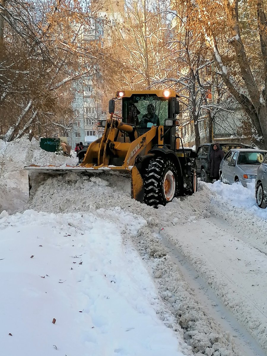 privo11's tweet photo. 11.01.21г. в 16ч прошла механизированная уборка внутриквартальной дороги по ул. Воронежской, 137,139,141,143. https://t.co/3NfbOYk8QV