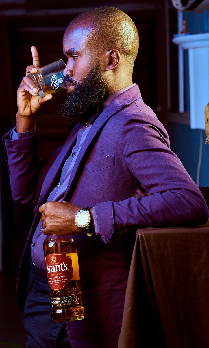 EyambeHb's tweet photo. Bon c'est le moment, heureux de joindre mon image à la campagne grant's en tant que Brand ambassador, mention spéciale à 📸 @UltimeP / 🤵🏾 @MrAfropolitan /
#Grants
#drink #triplegood #triplewood #model #BrandAmbassador #whisky #MondayMood #MondayMotivation #bespoke https://t.co/sDN3ogMhhn