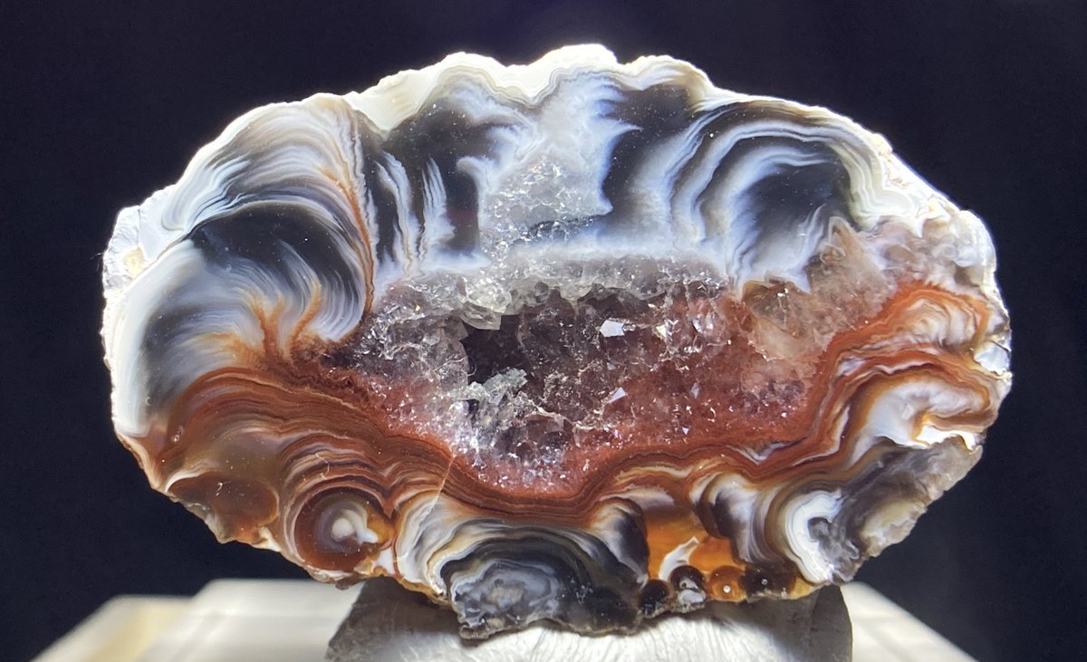 withagate's tweet photo. 地獄の釜と呼んでいる瑪瑙
禍々しさなら誰にも負けない
agate
rio grande do sul,brazil
 #皆様の瑪瑙が見たい見せて下さい https://t.co/dHtpwNO9Yg