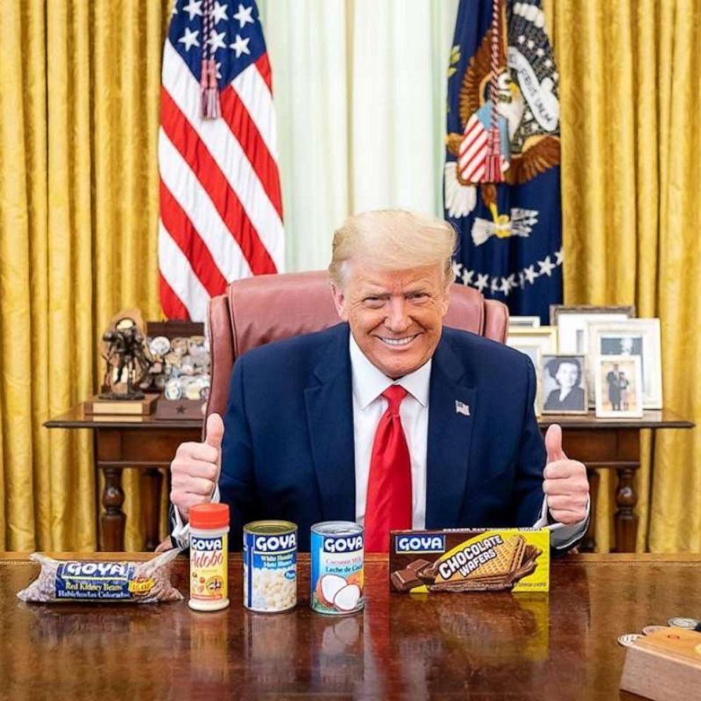 lawrencesokolow's tweet photo. So far the #DomesticTerrorists are bitching about #NoFlyList and #parlershutdown #Parler
But what about the #ringleader #ImpeachandRemove #Resign
#MagicBeanSalesman
#trumpcartel #trumpcabal
#MAGATerrorist https://t.co/gbkPol8m2P