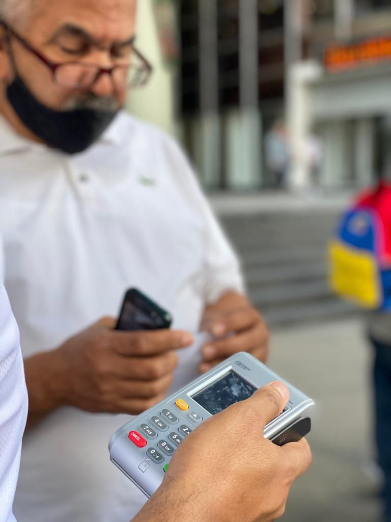 puropago's tweet photo. #PuroPago la solución para el transporte público que funciona con cualquier tarjeta de débito o crédito que tengas en tu cartera

Regístrate en https://t.co/FkKovHxGKA y recarga el saldo de tu tarjeta preferida para que el pago del transporte no sea un problema

#PuroPago https://t.co/HiENWAOxfh