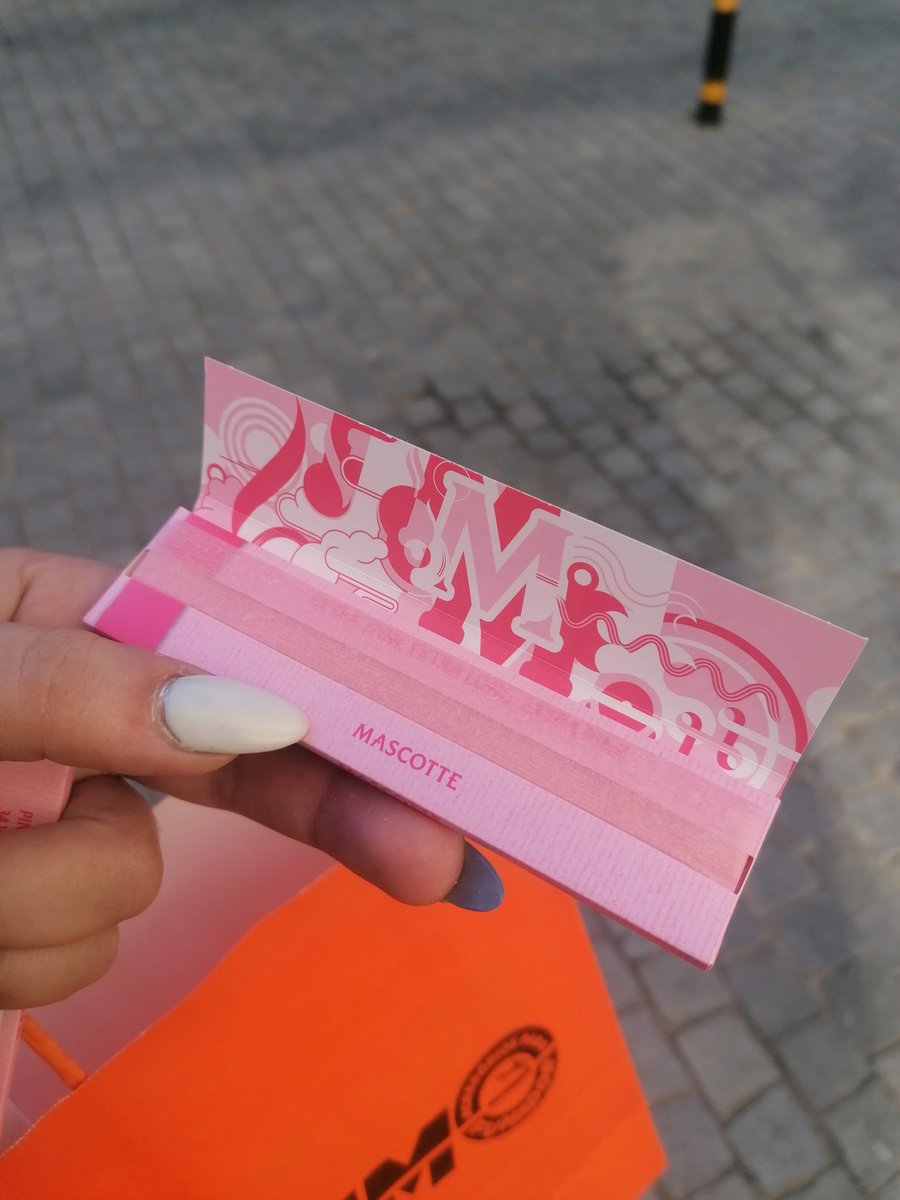 babzz03's tweet image. Mortalhas rosa 😭