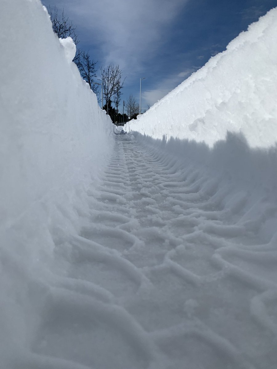 martinexposito's tweet photo. #SnowWars https://t.co/0A2tx1Gz9u