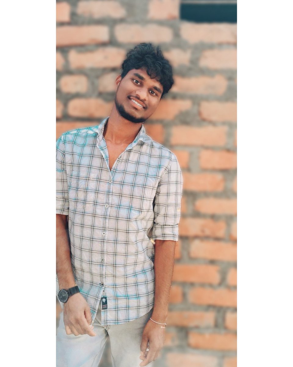 sudarshanb_'s tweet photo. Padhi mandhini nuvvu gurthu pattela edhagaku, Padhi mandhi ninnu gurthu pattela edhugu...✌️✌️ https://t.co/6iP4PGURbA