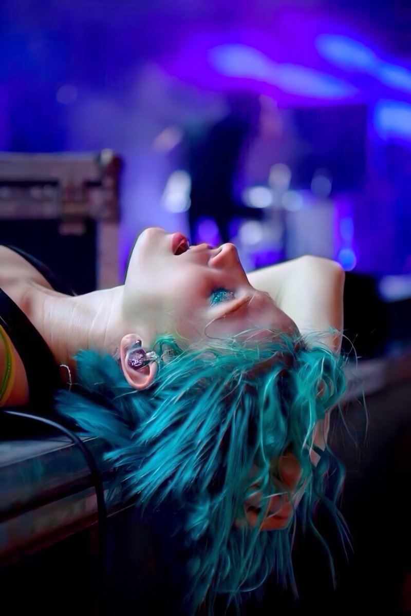 Hayley Williams as every colour of the rainbow: A Short Thread