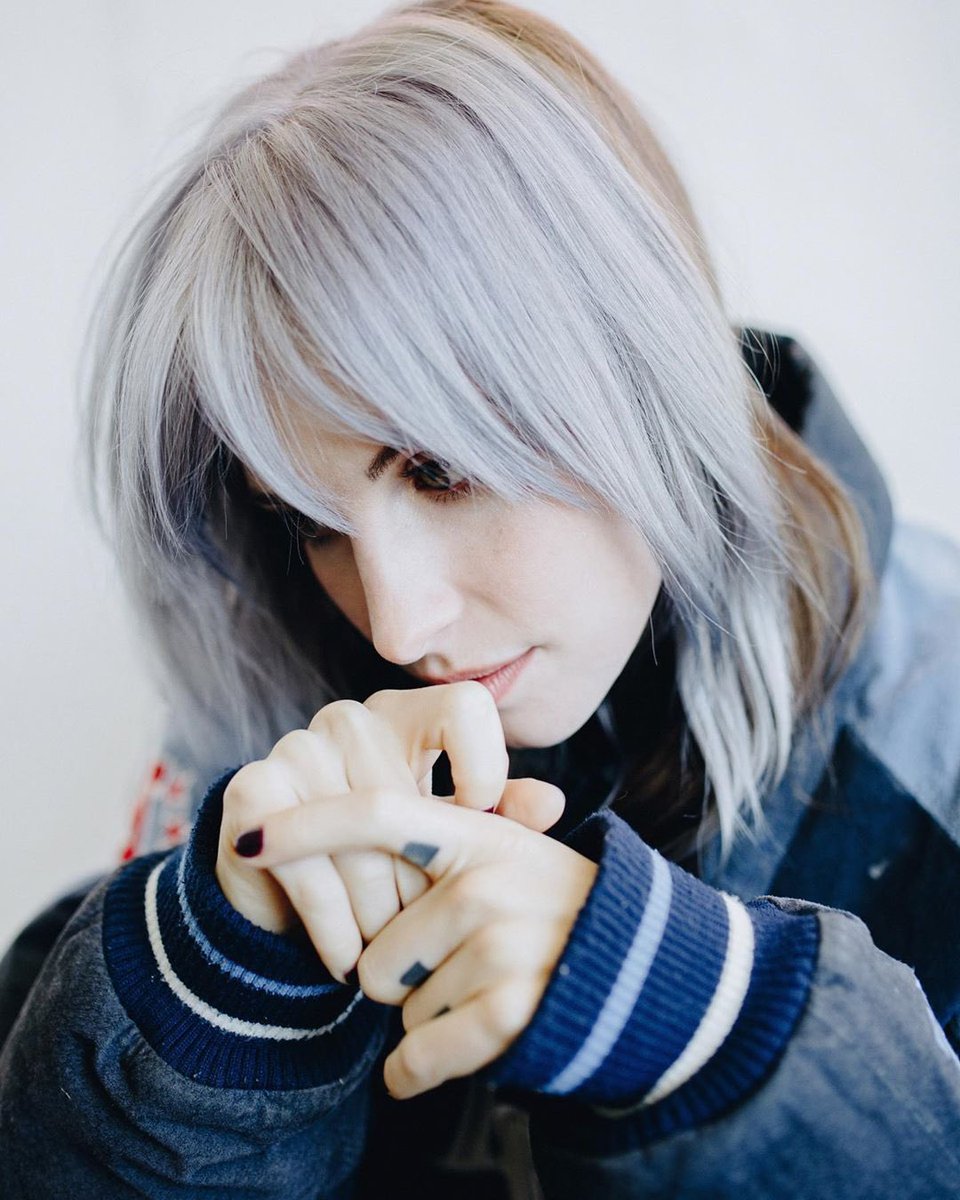 Hayley Williams as every colour of the rainbow: A Short Thread