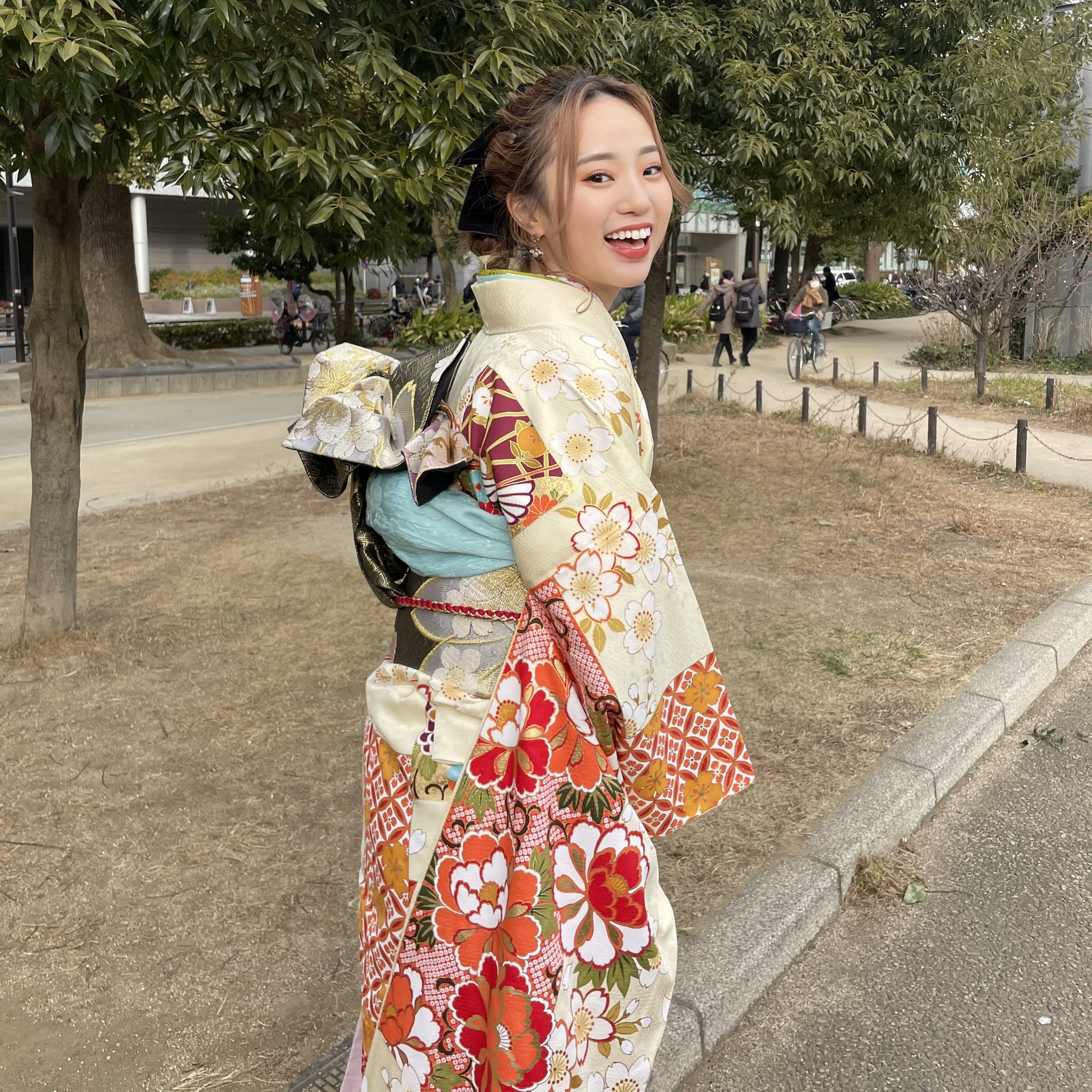 中町綾 今年は成人式も同窓会も無くなってしまったけど無事成人を迎える事が出来ました 女の子の振袖姿はやっぱり可愛い 彼氏彼女いる人同窓会なくなって浮気率上がらなくてよかったな T Co Gqcchuj0i3 Twitter