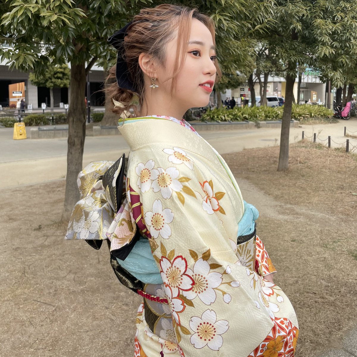 中町綾 Twitterissa 今年は成人式も同窓会も無くなってしまったけど無事成人を迎える事が出来ました 女の子の振袖姿はやっぱり可愛い 彼氏彼女いる人同窓会なくなって浮気率上がらなくてよかったな