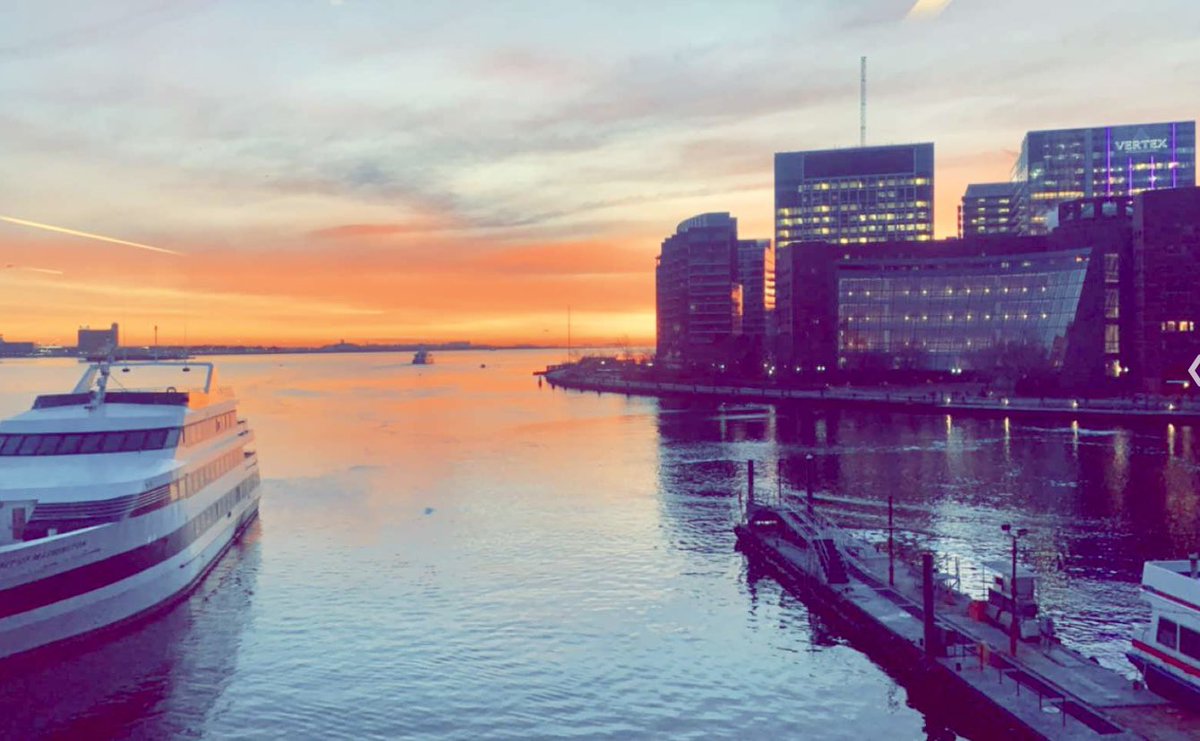 boston_daily1's tweet photo. It’s a good day to have a good day!

#Boston #BostonDaily #visitboston #iheartboston #RowesWharf
📸 by @Twev_OConnor https://t.co/Ozyg7VPehB