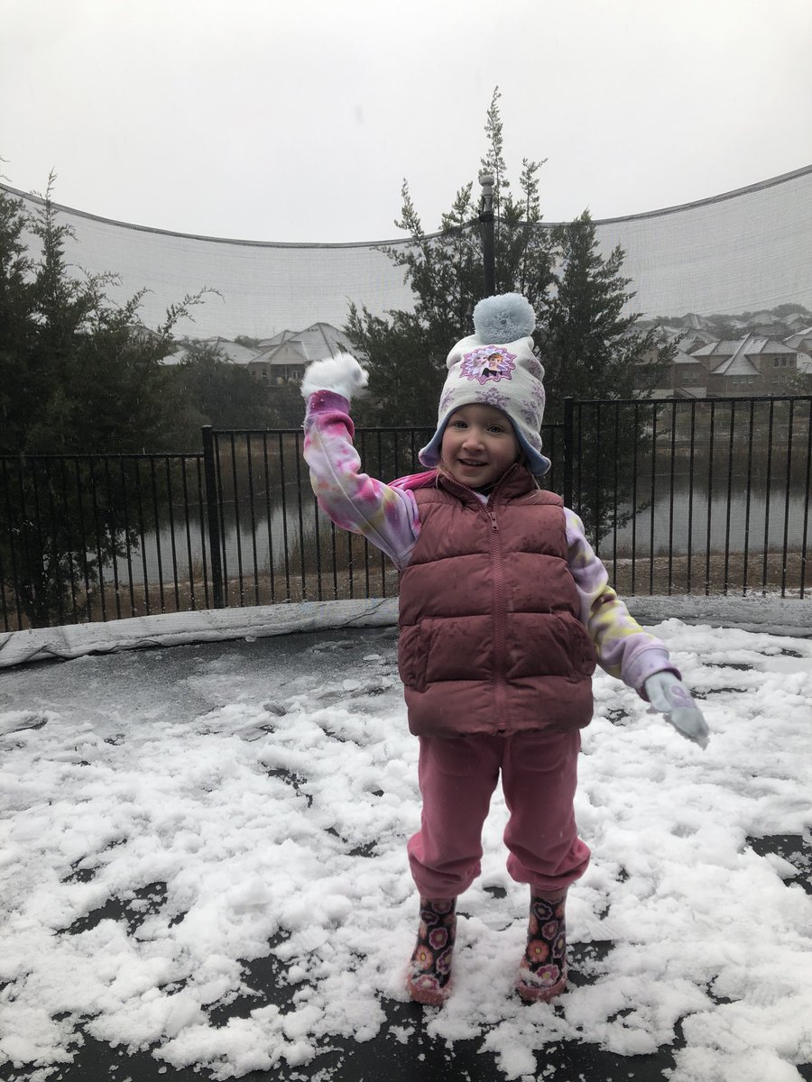 Jamie683's tweet image. Snow balls and snow angels! How fun! #snowday #beDSE