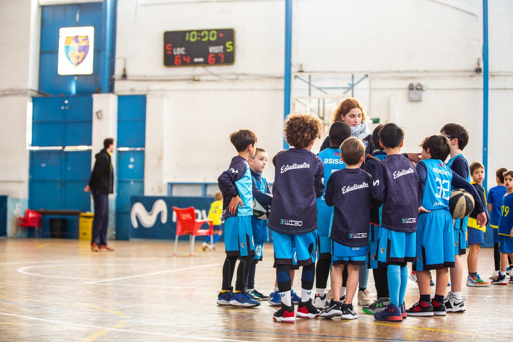 MovistarEstu's tweet photo. ...pues igual también define perfectamente #LaNevera esta estampa del equipo Benjamín @nachoarroyo24 de la pasada temporada. La última en que hubo competición de cantera, no olvidemos.
(Foto también de @jpelegrin_71 ) https://t.co/4IpQXCGFrY