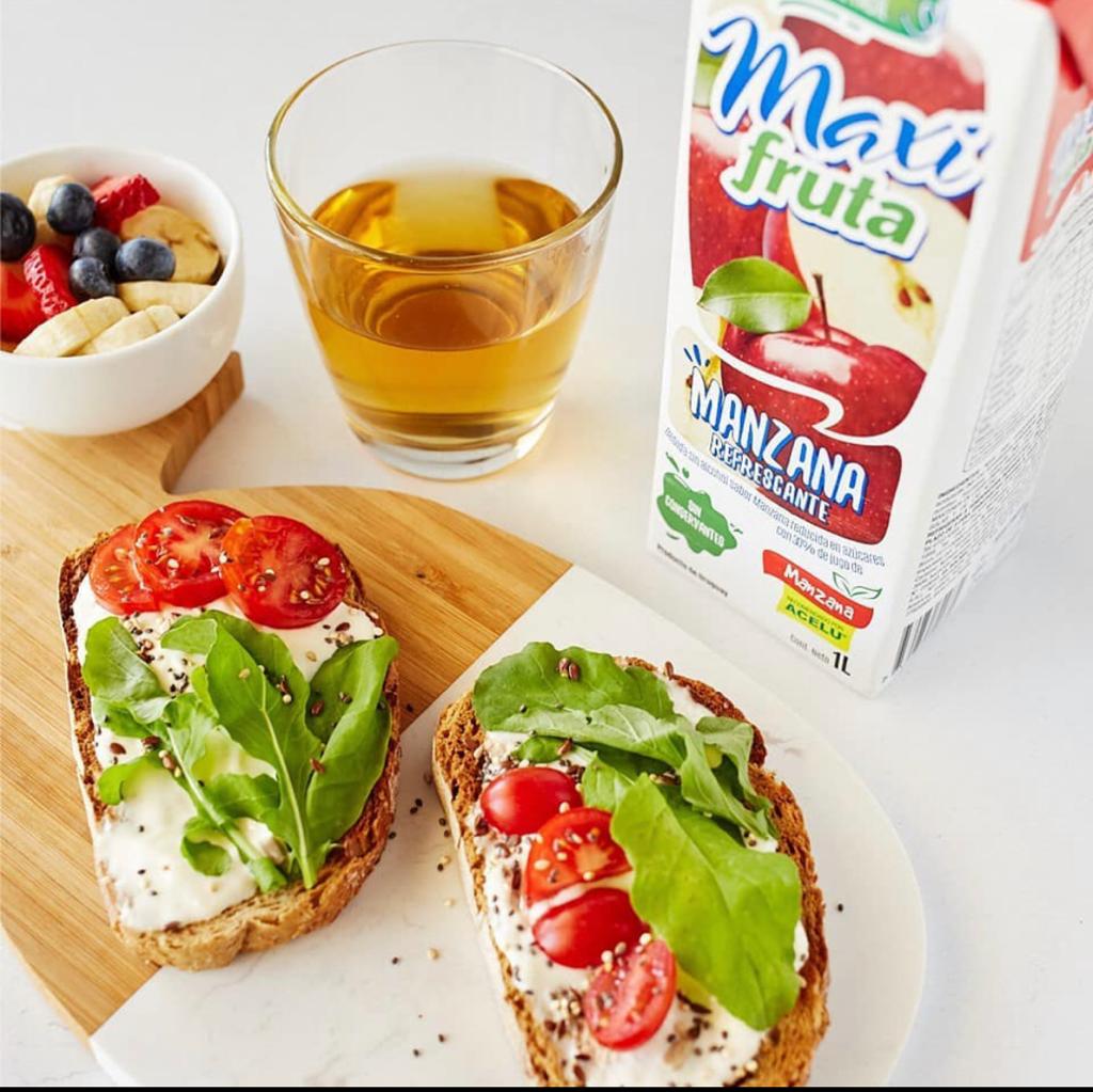 JMaxifruta's tweet photo. No hay mejor manera de empezar el día con un nutritivo desayuno acompañado de un Maxi Fruta. 
Desayuna con lo máximo de la fruta.

#MaxiFruta #Saludable #Uruguay #IndustriaUruguaya #Verano2021 https://t.co/vsX3ZJTcaL