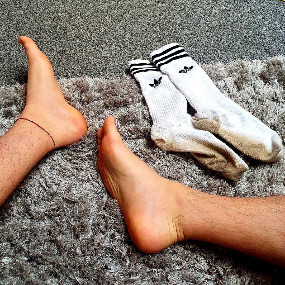 FeetandassOF's tweet photo. Worship my feet, choke on my socks and let me empty your wallet while you're at it! 😈💷🤑

#feet #malefeet #footsub #cashfag #cashslave #paypig #gaypaypig #paypig #sniffmysocks #footworship #cashmaster #alpha #socks #onlyfans #onlyfansnewbie #OnlyFansPromo #onlyfansfree #cashsub https://t.co/Zhyt5Su9bH