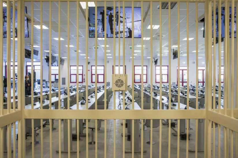 MafiaExposed's tweet photo. PACKING THE COURT. A fortified bunker will see 355 Mafia suspects, 900 witnesses, and 400 lawyers as Italy puts the ‘Ndrangheta on trial. Charges range from drug trafficking to multiple murders. https://t.co/gNX9WwM4wg
#MaxiTrial #Ndrangheta #Mafia #Calabria #truecrime #antimafia https://t.co/NFgxCiydo8