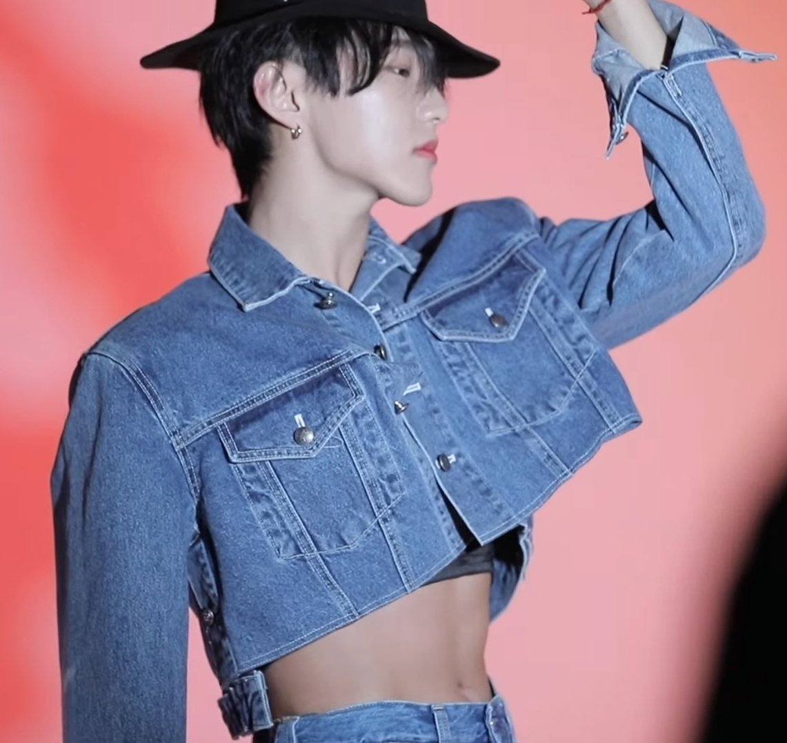 cheolstellation's tweet photo. a thread of hoshi and his abs because we all need it:

@pledis_17 https://t.co/hegWvcdtjx