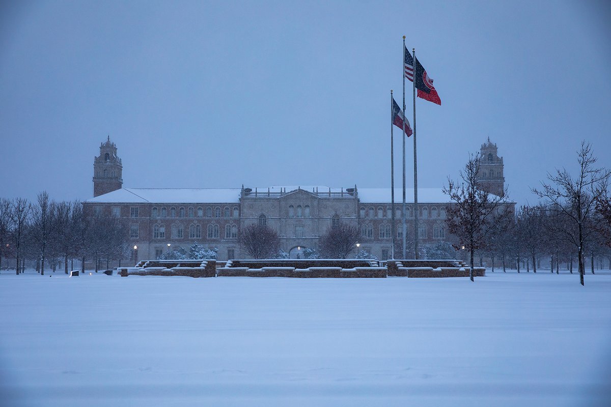 Did you get outside and enjoy yesterday's snow day? 

Show us your photos from a wintry Raiderland ❄❄❄
