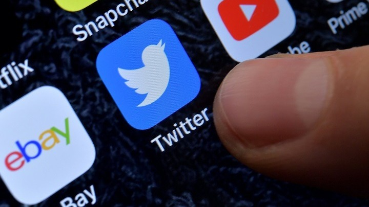 amna_news's tweet photo. Βουτιά 7% για τη μετοχή της #Twitter ύστερα από την αναστολή του λογαριασμού του Τραμπ

https://t.co/YTpA2o1jtf

#twitterstockexchange #Trumpbannedfromtwitter https://t.co/BBWHU0n0Ab