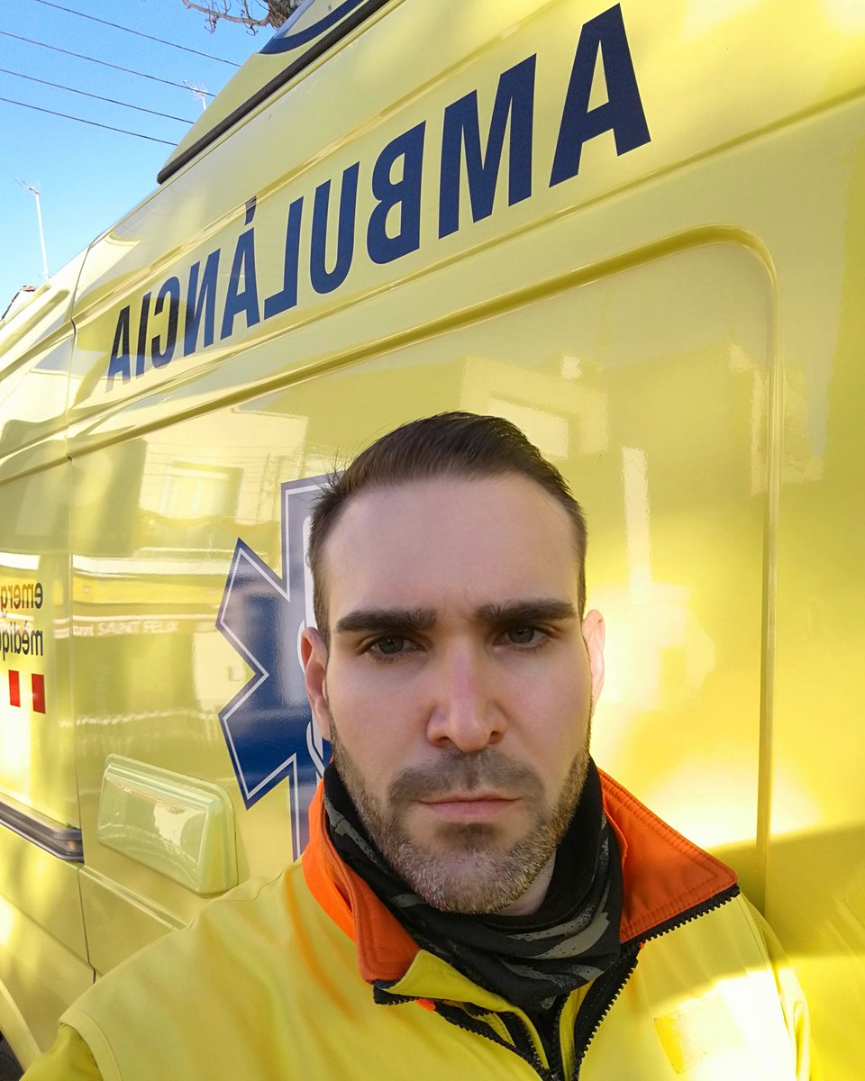 jovebl's tweet photo. Ahí. Bien peinaico. #emergenciesmediques #emslife #llumsblaus #enfermeriavisible #tescommunity #stopagresionessanitarias #myemsday #sem #vil #ncies #emerg #uvim #emergencia #family #rotativosazules #tesvisible #urgency #emergency #ambulancia #tecnicsenlluita #ambulance #emt #tes https://t.co/sklacEkDH1