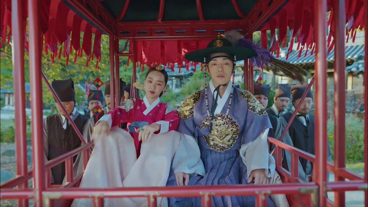 iconickdramas's tweet photo. I love the chaotic king and queen of Joseon 🤪  #MrQueen https://t.co/LuHtKilJDp